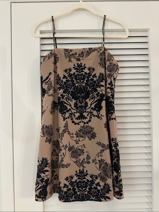 Amanda Uprichard Dresses & Skirts - Amanda Uprichard Beige Dress with Black Print
